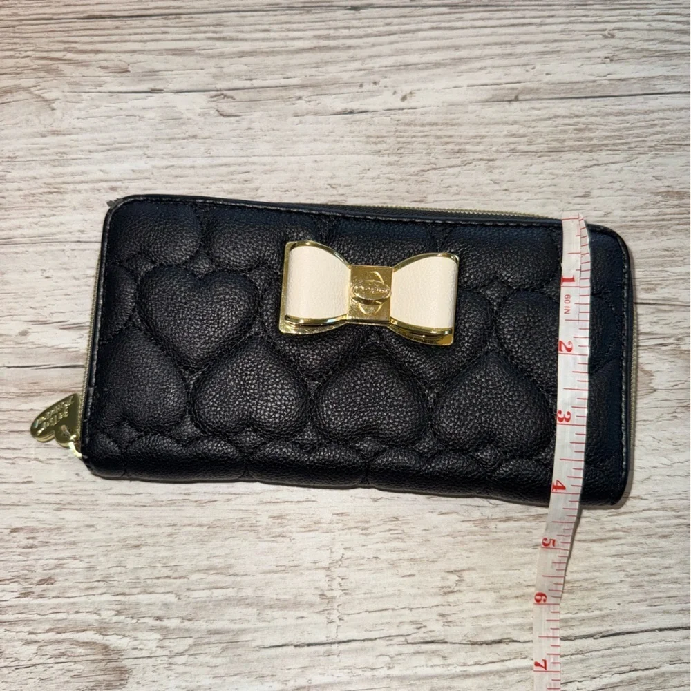 Betsey Johnson Zip Around Wallet Black  Quilted Hearts White Gold Metal Bow